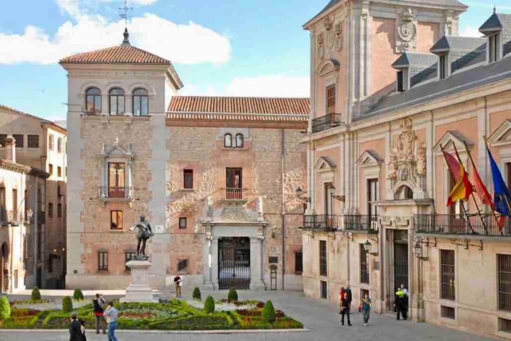 El Apartamento En Opera Palacio Real Madrid Luaran gambar