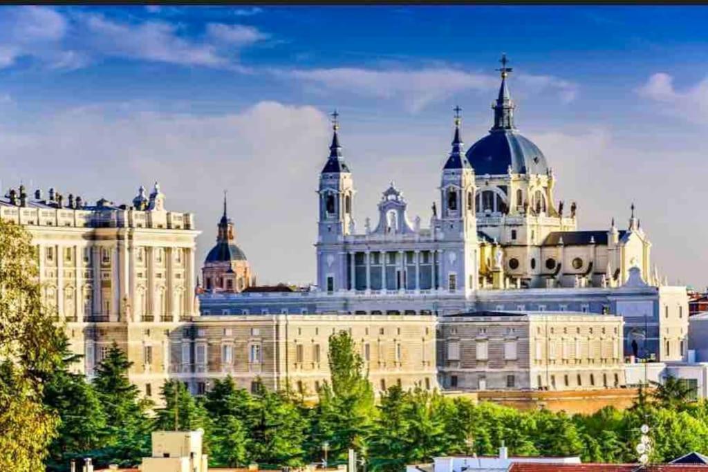 El Apartamento En Opera Palacio Real Madrid Luaran gambar