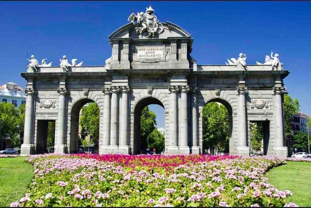 El Apartamento En Opera Palacio Real Madrid Luaran gambar